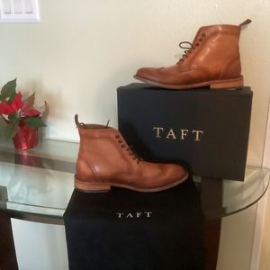 Taft leather shoe, size 7.